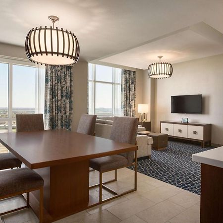 Embassy Suites By Hilton Denton Convention Center מראה חיצוני תמונה