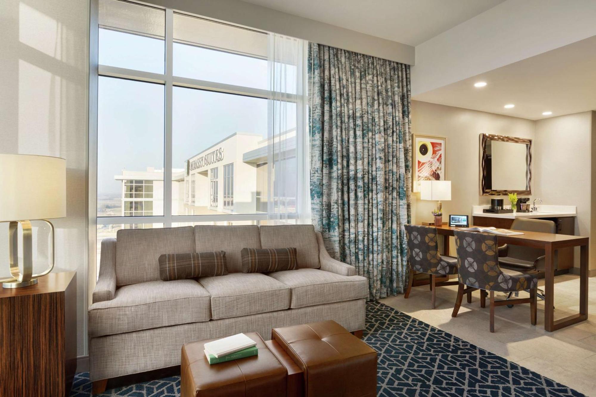 Embassy Suites By Hilton Denton Convention Center מראה חיצוני תמונה