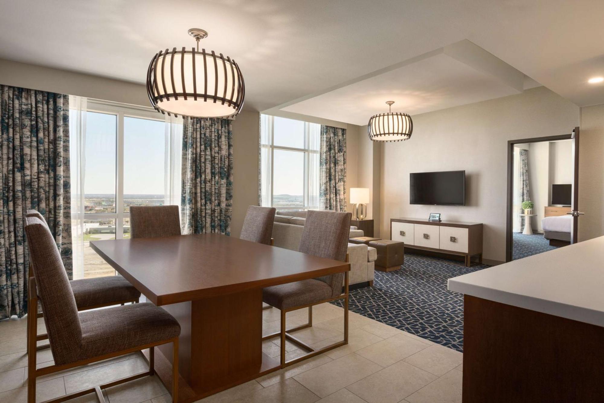 Embassy Suites By Hilton Denton Convention Center מראה חיצוני תמונה