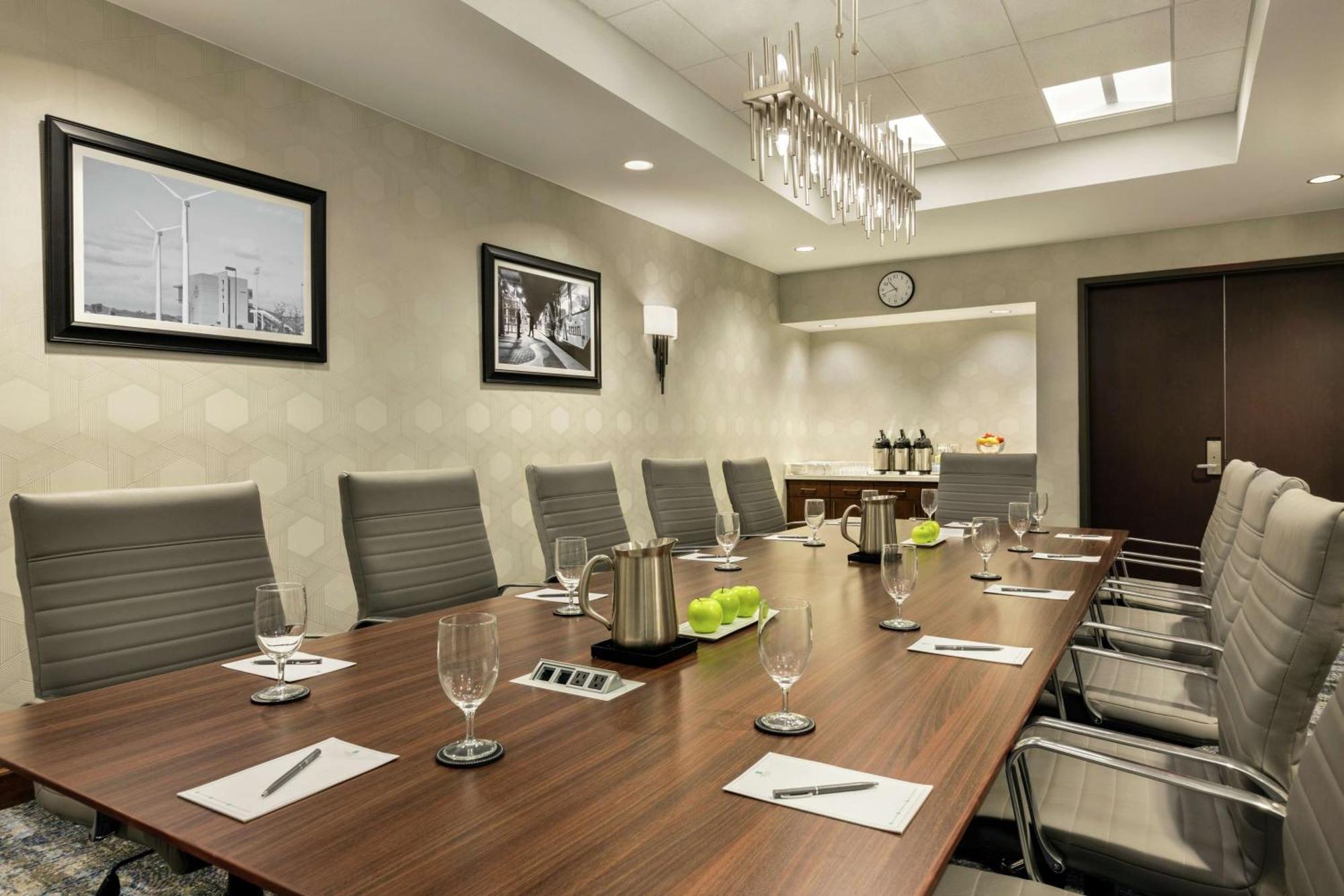 Embassy Suites By Hilton Denton Convention Center מראה חיצוני תמונה