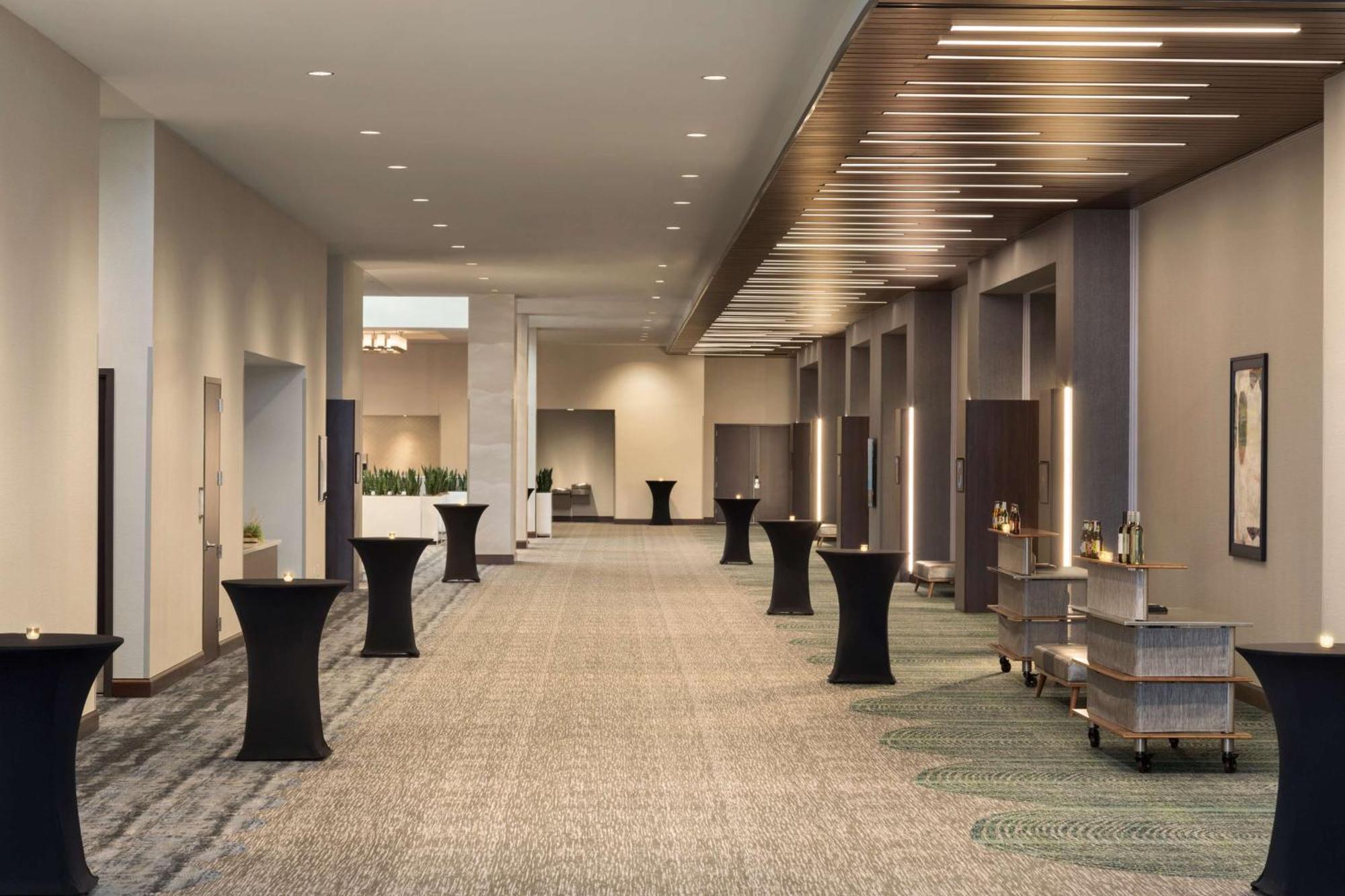 Embassy Suites By Hilton Denton Convention Center מראה חיצוני תמונה