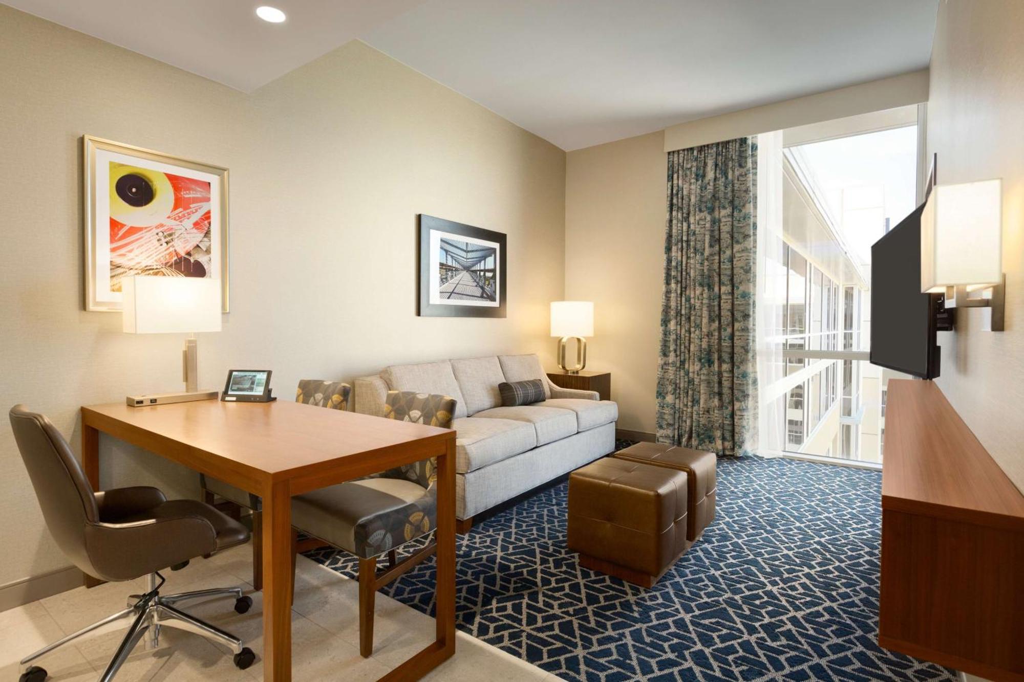 Embassy Suites By Hilton Denton Convention Center מראה חיצוני תמונה