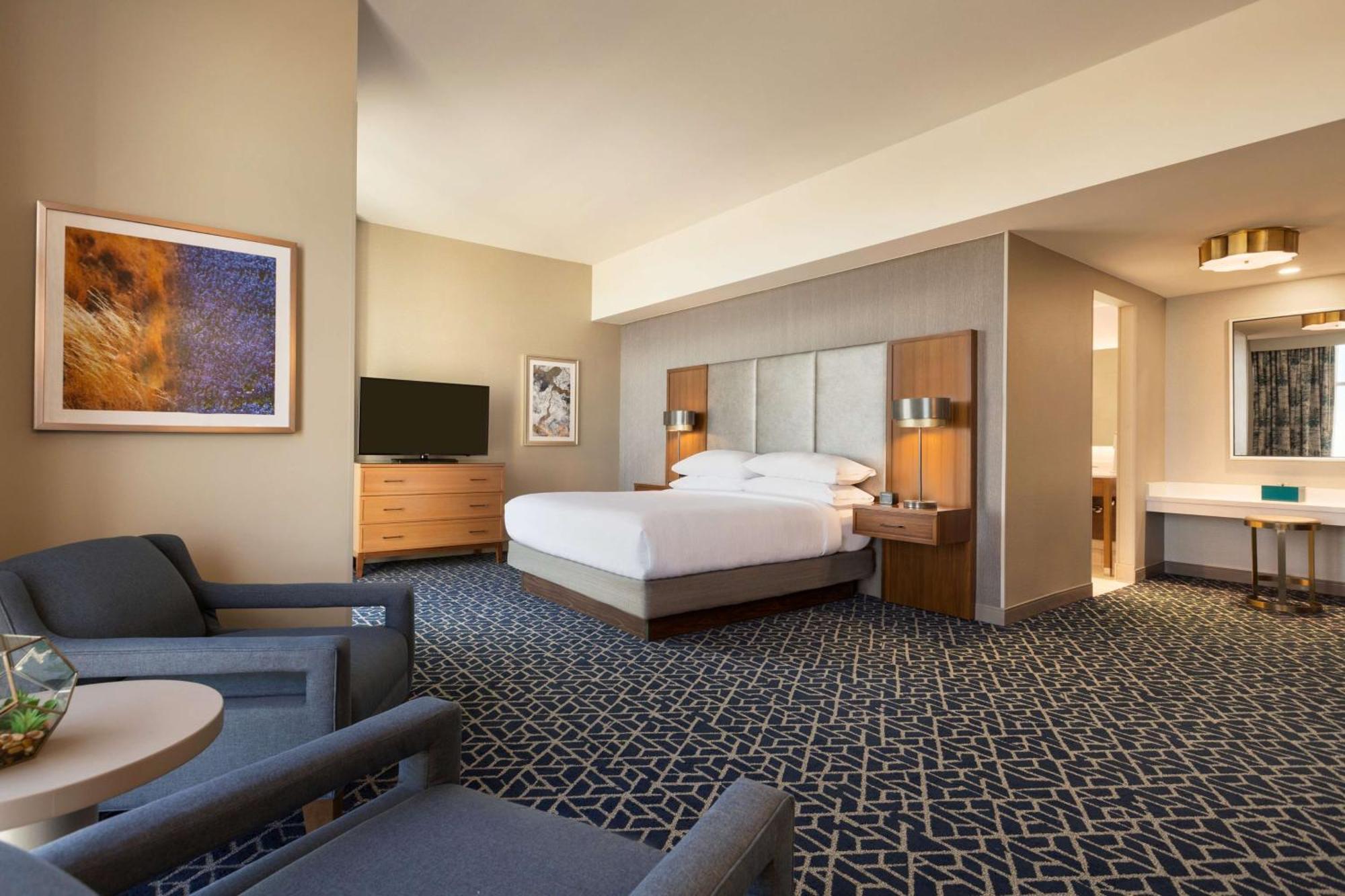 Embassy Suites By Hilton Denton Convention Center מראה חיצוני תמונה