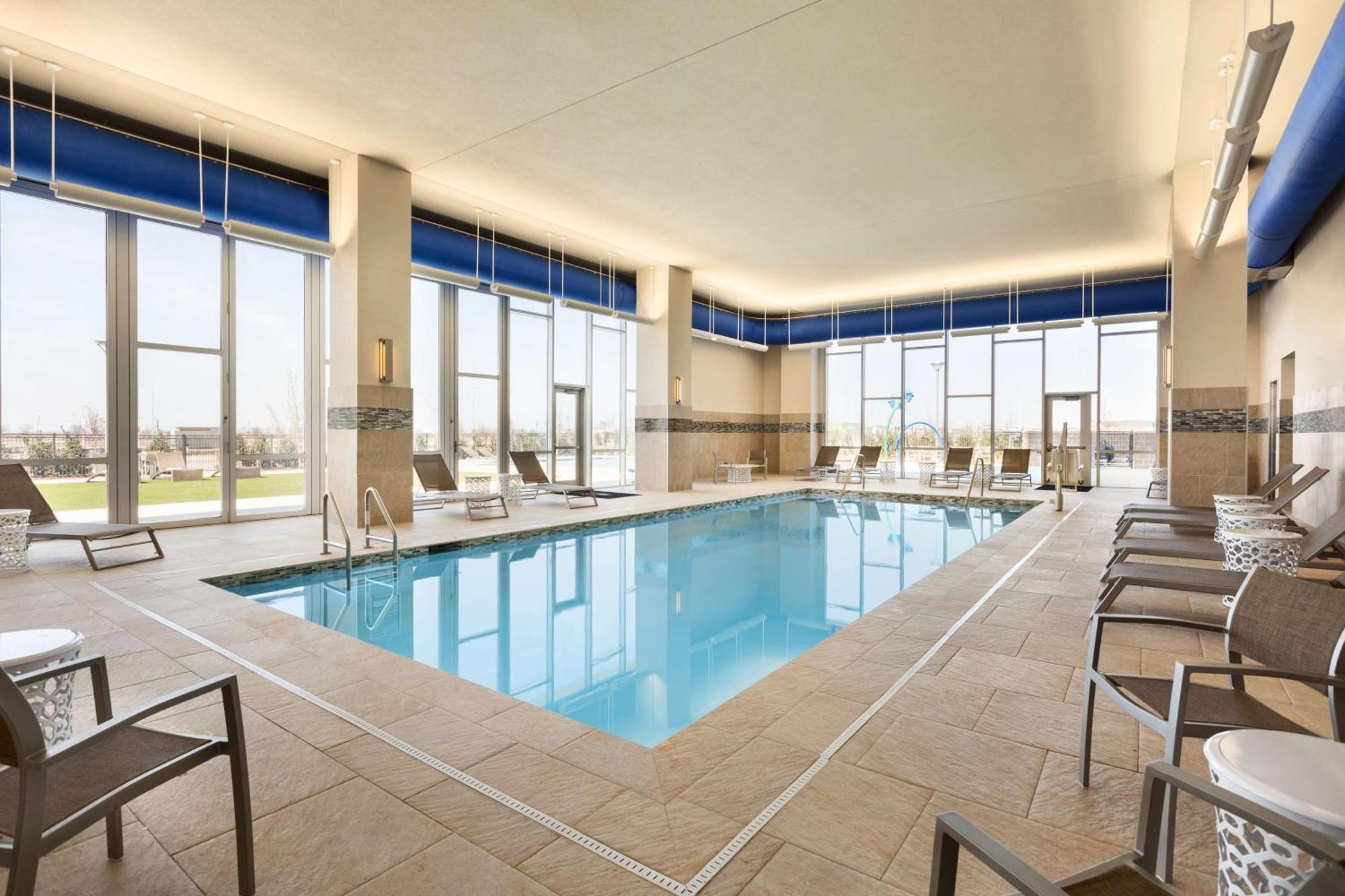 Embassy Suites By Hilton Denton Convention Center מראה חיצוני תמונה